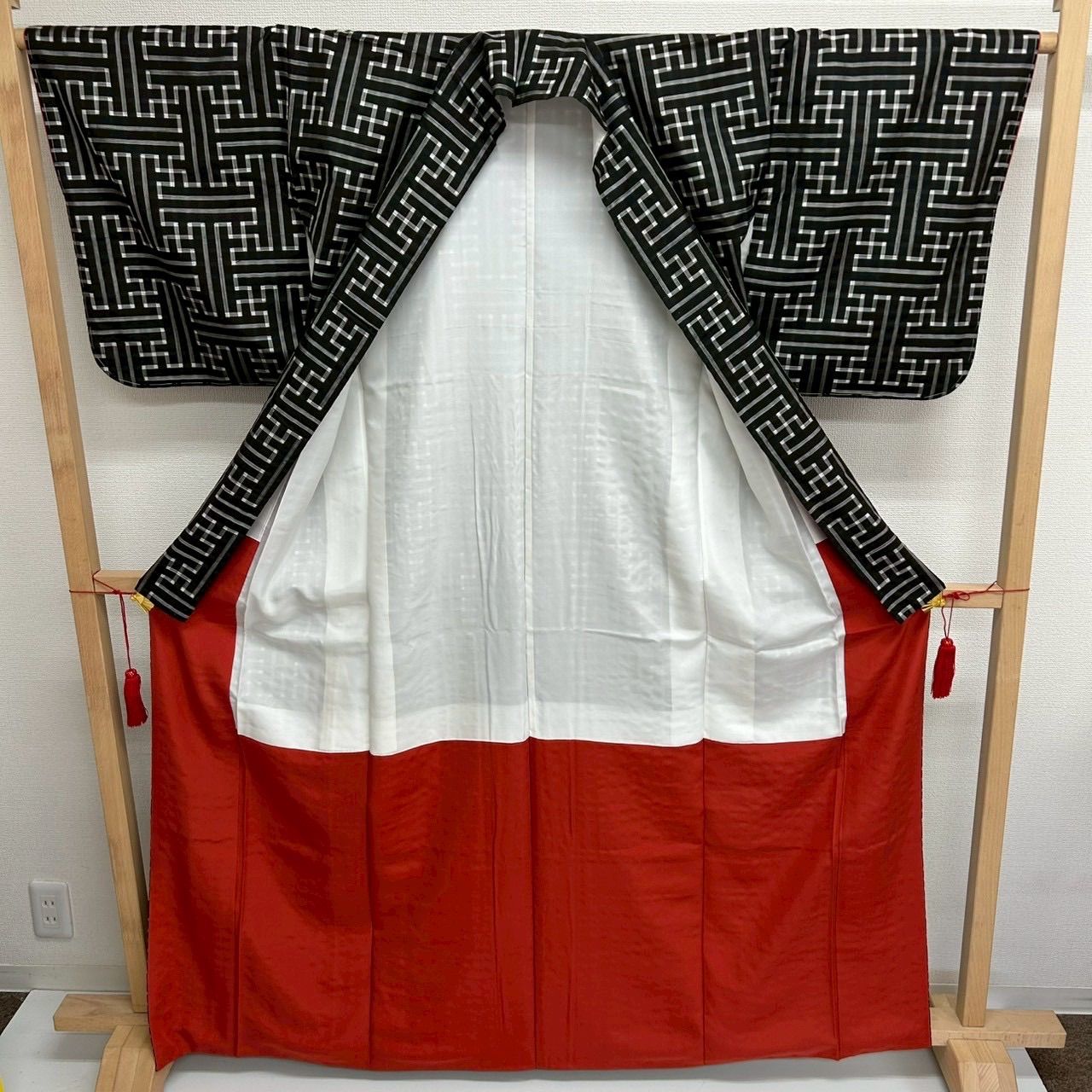 本場奄美大島紬 秋名バラ 龍郷 白 希少 裄65.5 正絹 着物 MK-090