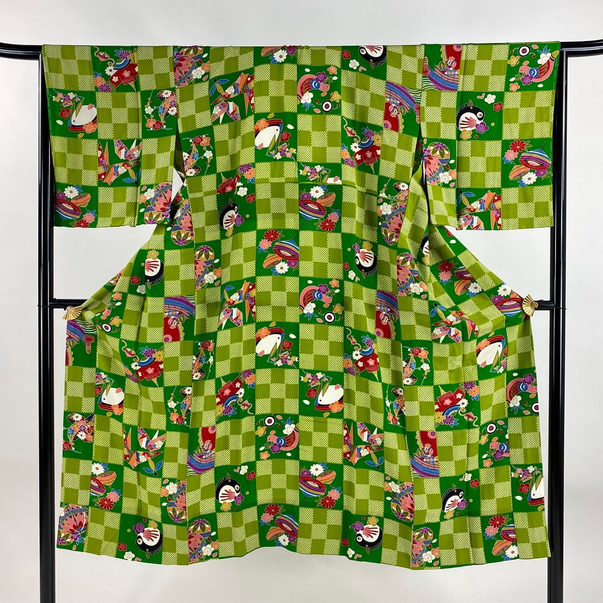 長襦袢 身丈137cm 裄丈65cm M うさぎ 折鶴 縮緬 黄緑色 正絹 秀品