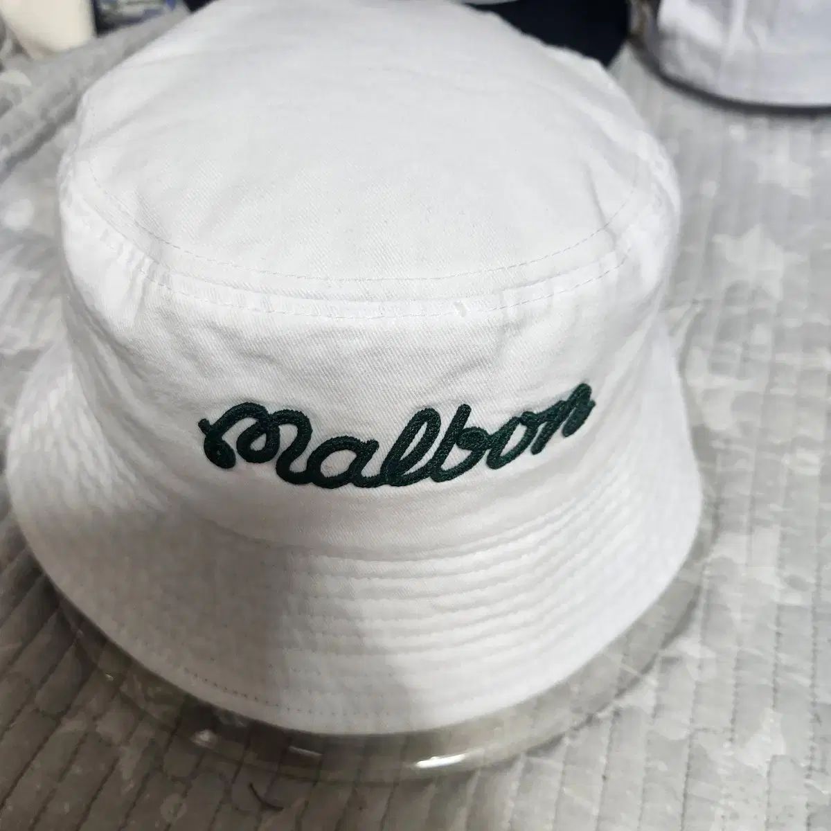 Malbon ホワイト バケットハット Malbon Golf(マルボンゴルフ) ホワイト バケットハット OS （ M