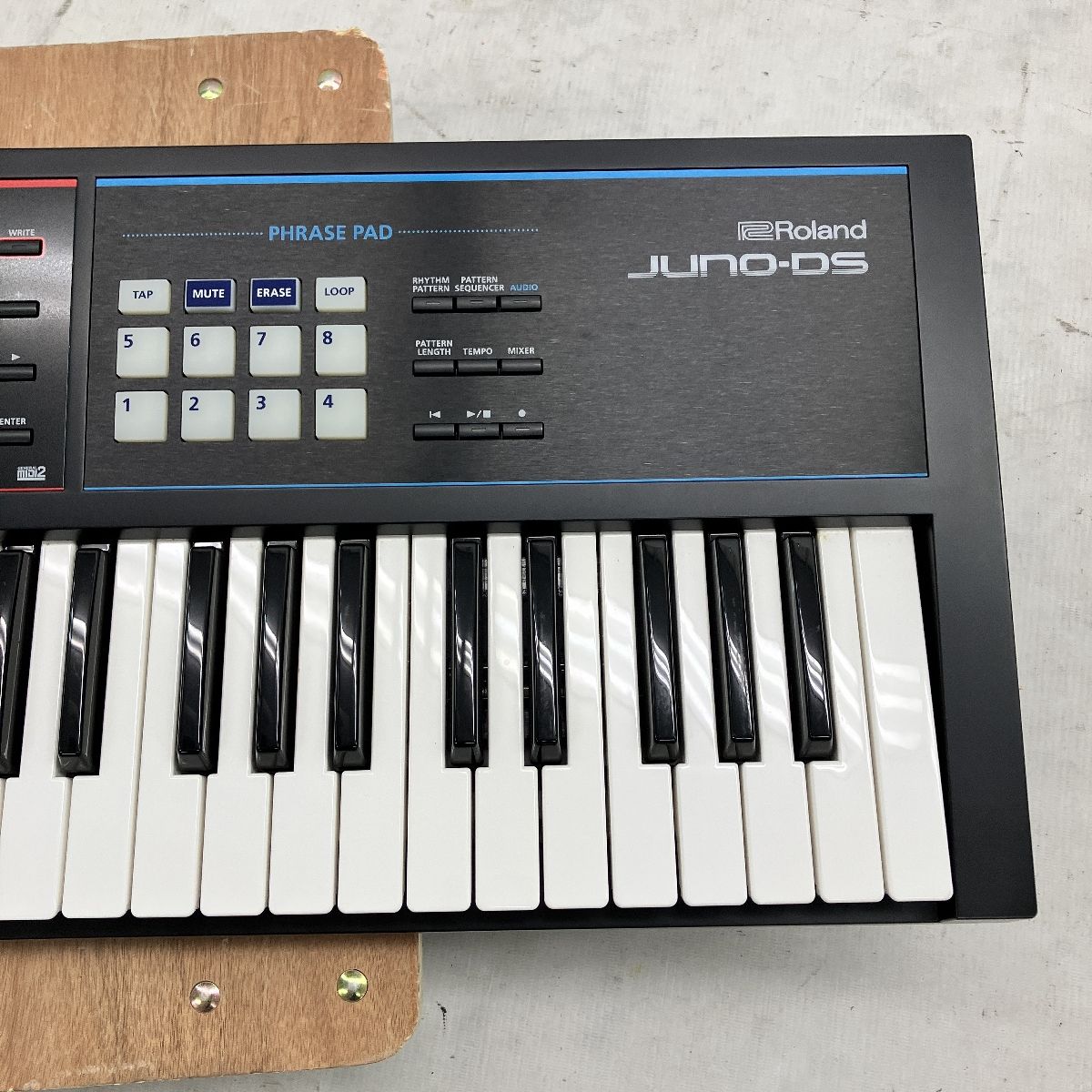 Roland JUNO-DS61 シンセサイザー 61鍵(ほぼ未使用、送料無料) Roland JUNO-DS61 シンセサイザー 電子 キーボード 61鍵