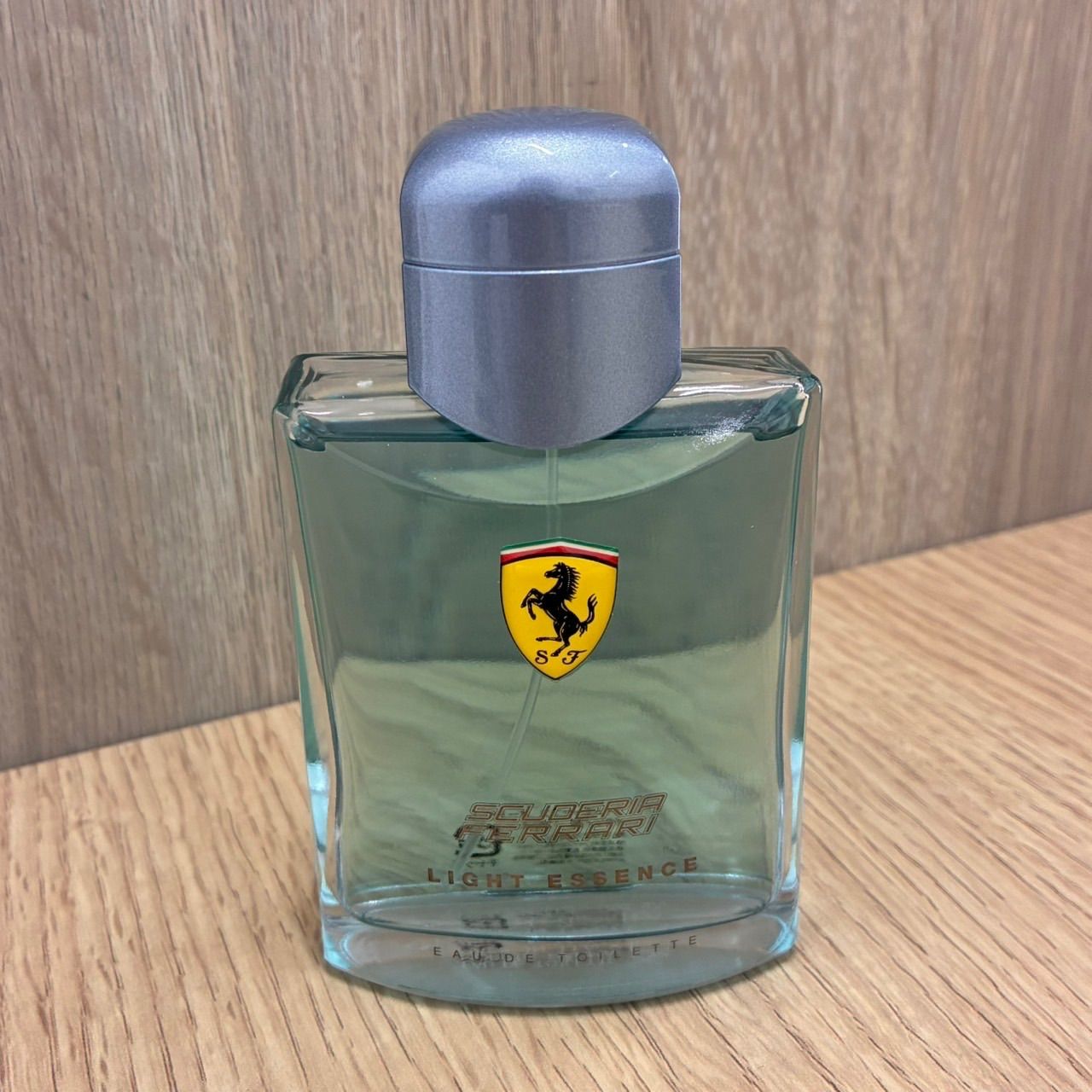 ☆フェラーリ ライトエッセンス オードトワレ 香水 125ml フェラーリ