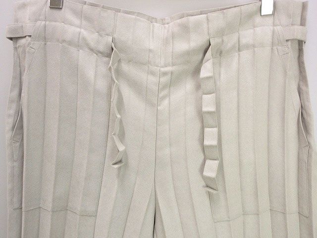 ミーイッセイミヤケ me ISSEY MIYAKE キューブ プリーツ パンツ CUBE PLEATS BOTTOMS ライトグレー フェイクスエード スウェード調 ボトムス WWW_NOITHATQUANGTHANH_NET