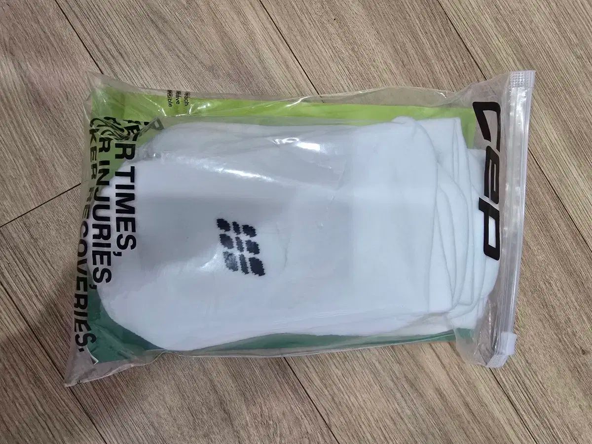 CEP コア RUN ミッドカット ソックス V5 白|黒 Lサイズ