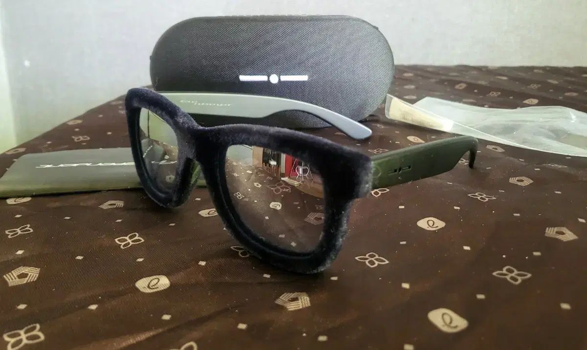 INDEPENDENT ベルベッド ミラー サングラス