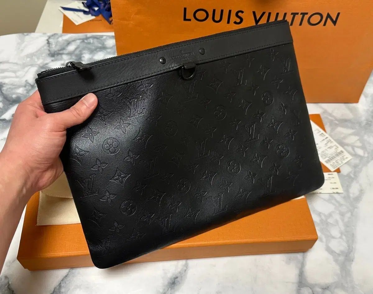 【新品同様】ルイヴィトン モノグラム シャドウ ポシェット クラッチバッグ LOUIS VUITTON ルイヴィトン ポシェット・ディスカバリー モノグラム