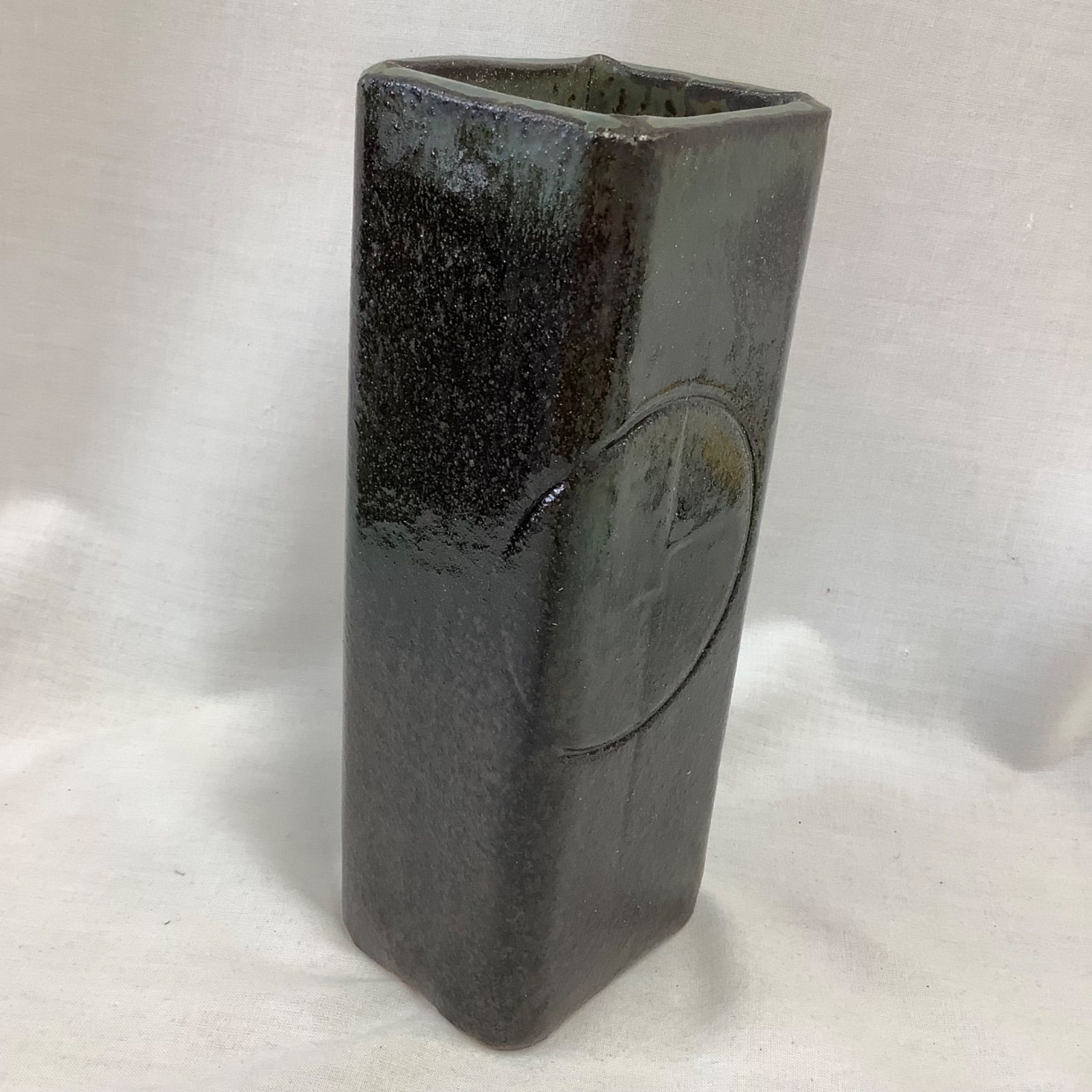 未使用】龍窯 河村益弘 鉄彩花瓶 角 共箱 C561 - メルカリ