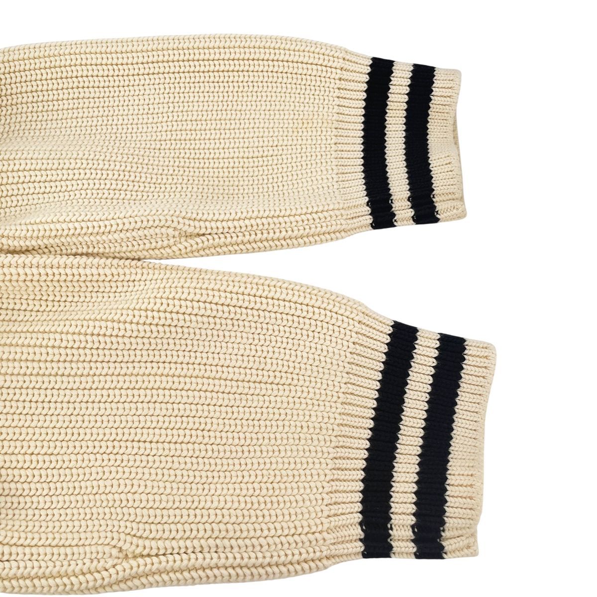 アイボリー ニット