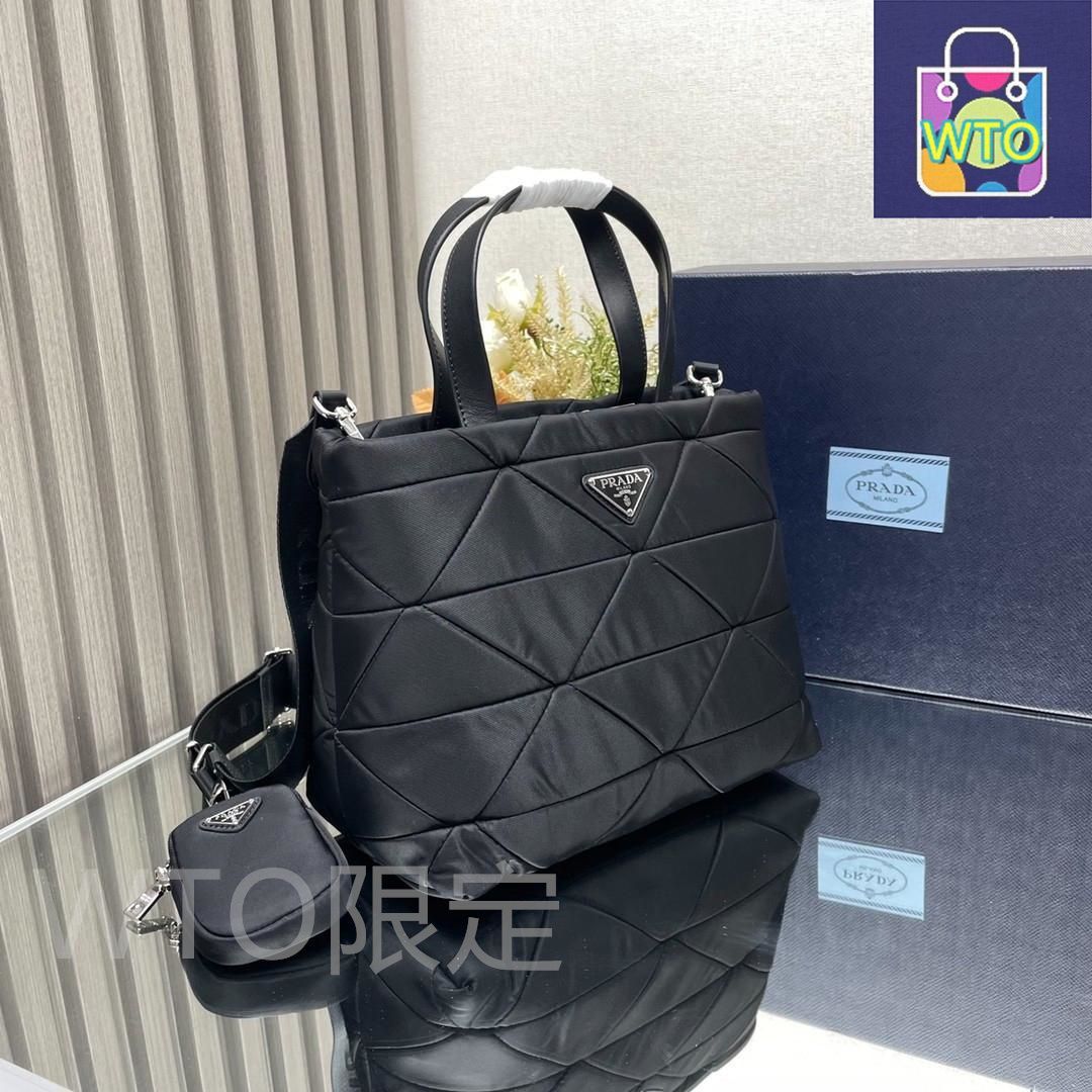 国内発送・すぐ届く 【PRADA】Re-Nylon トートバッグ Prada Re-Nylon | プラダ公式オンラインストア | PRADA