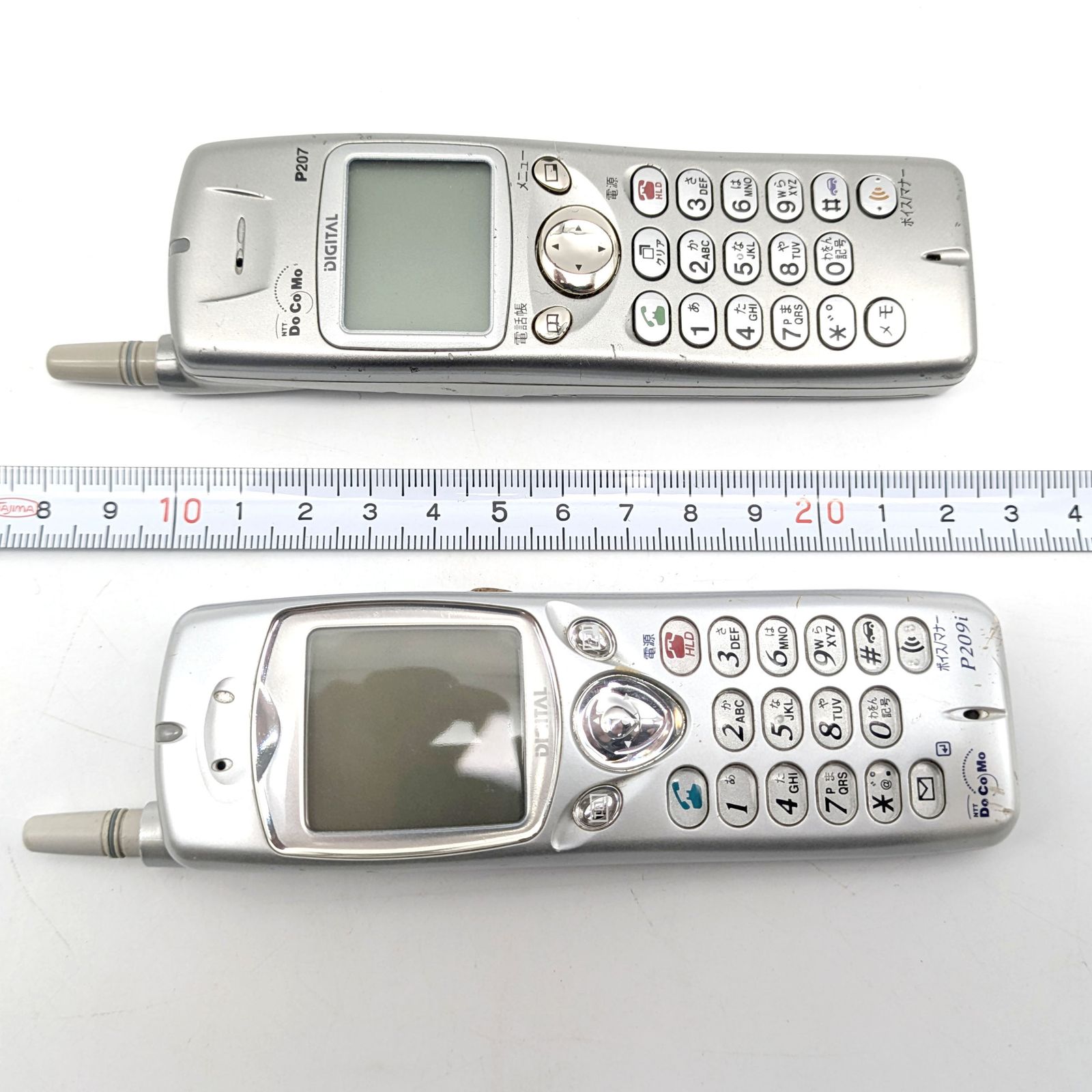 NTTドコモ・デジタルムーバ・P209iHYPER・P207HYPER・携帯電話・2点