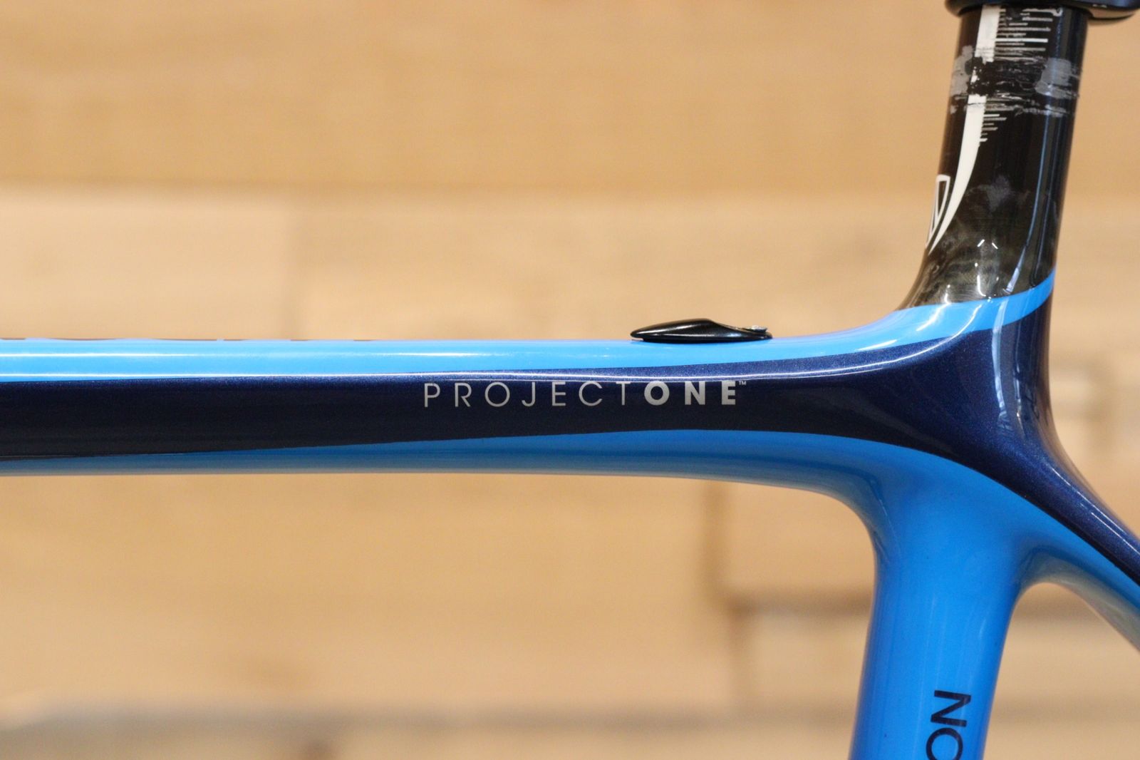 爆買い，2025 トレック TREK マドン MADONE6.9 SSL 54サイズH1