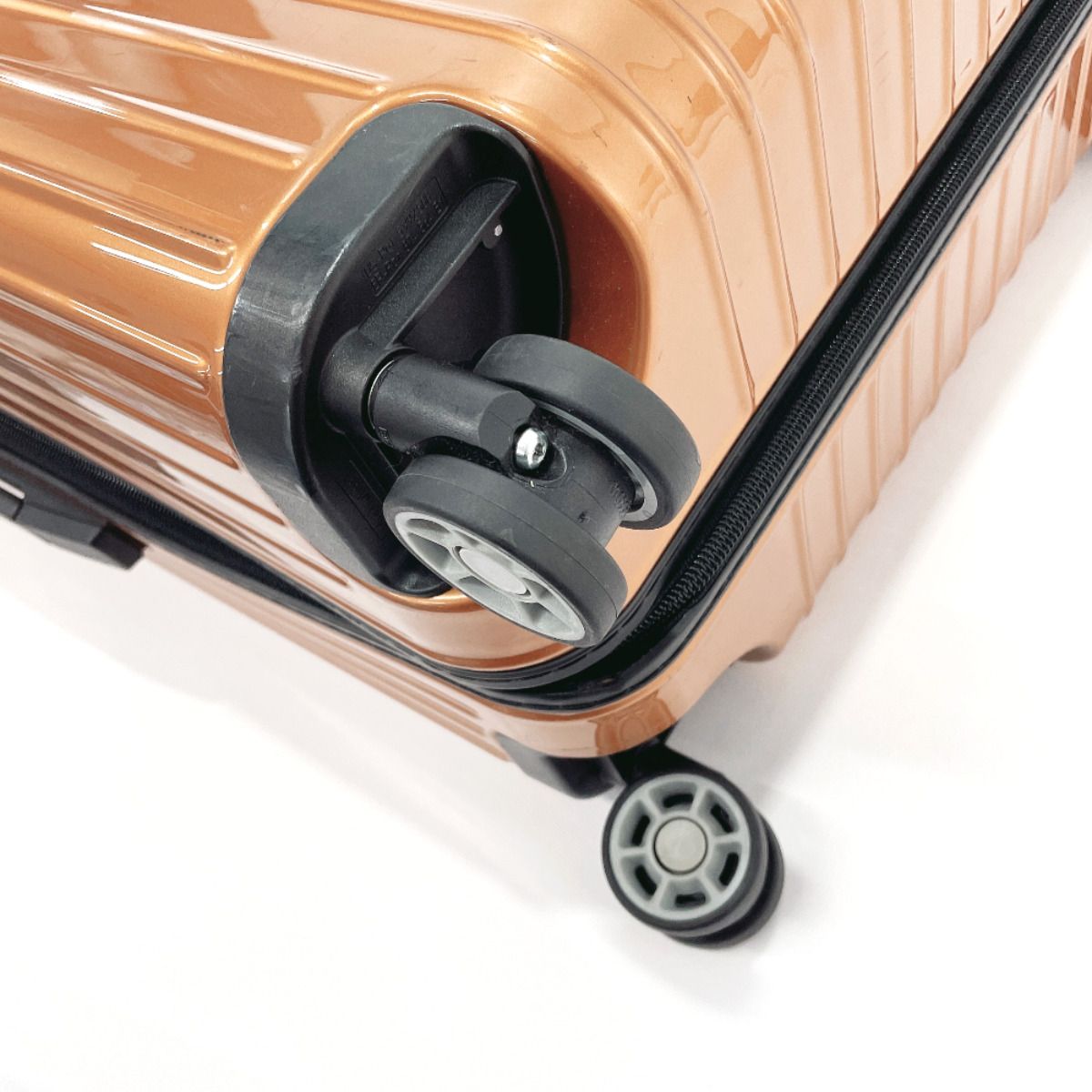 【リモワ RIMOWA】サルサエアー61L 破損無し 内部新品同様 即購入OK 10泊以上] リモワ サルサエアー 91L ガーズレッド 4輪 RIMOWA