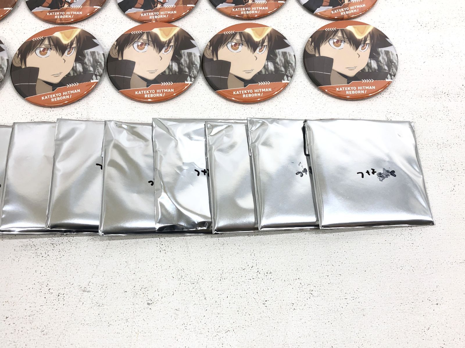 家庭教師ヒットマン リボーン 沢田綱吉 ツナ ホログラム缶バッジ 10個 C 小牧店】家庭教師ヒットマンREBORN! 沢田綱吉 缶バッジ 10点以上