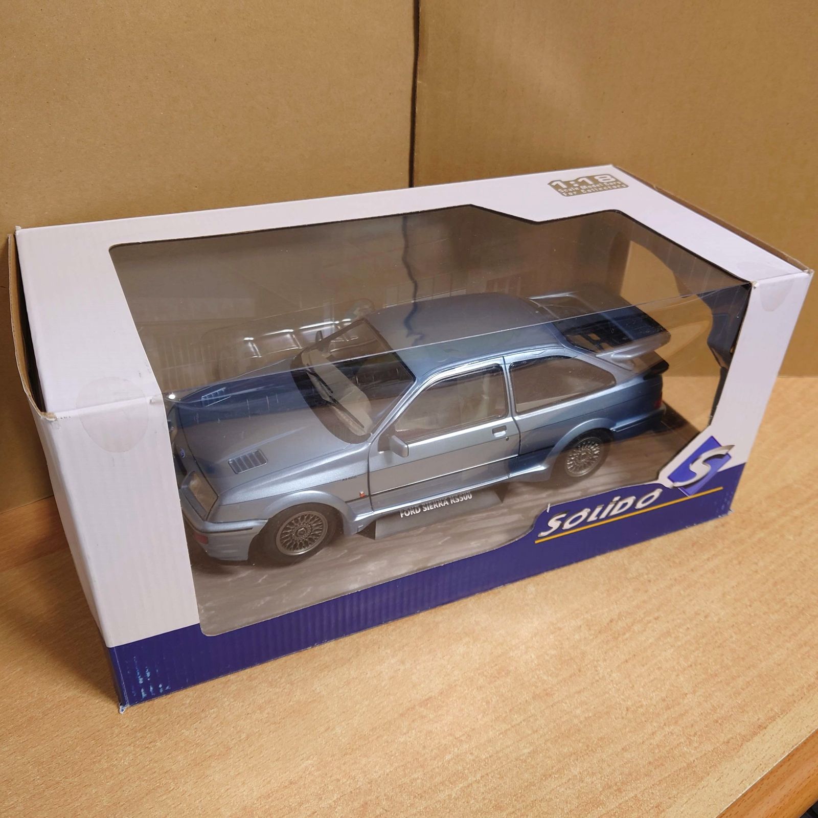 1/18 フォード シエラ RS500コスワース 1987 ブルー ソリド製 1/18 フォード シエラ RS500コスワース 1987 ブルー ソリド製