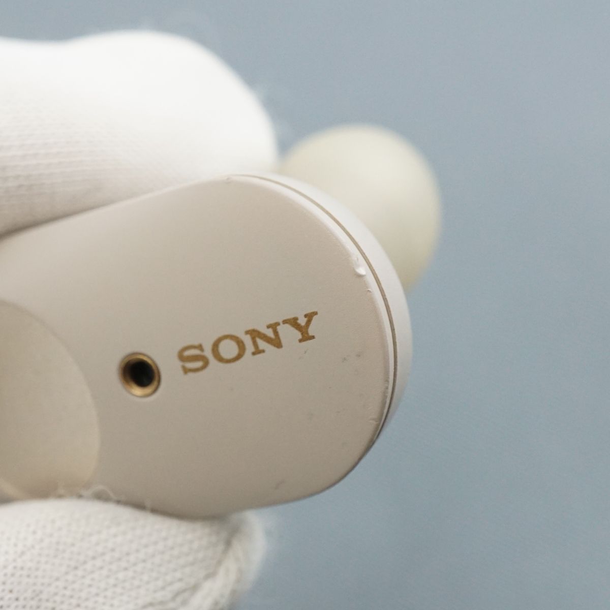 【美品・24時間以内発送】ワイヤレスイヤホン　SONY  WF-1000XM3 早い者勝ち SONY WF-1000XM3 ワイヤレスイヤホン 24時間以内発送