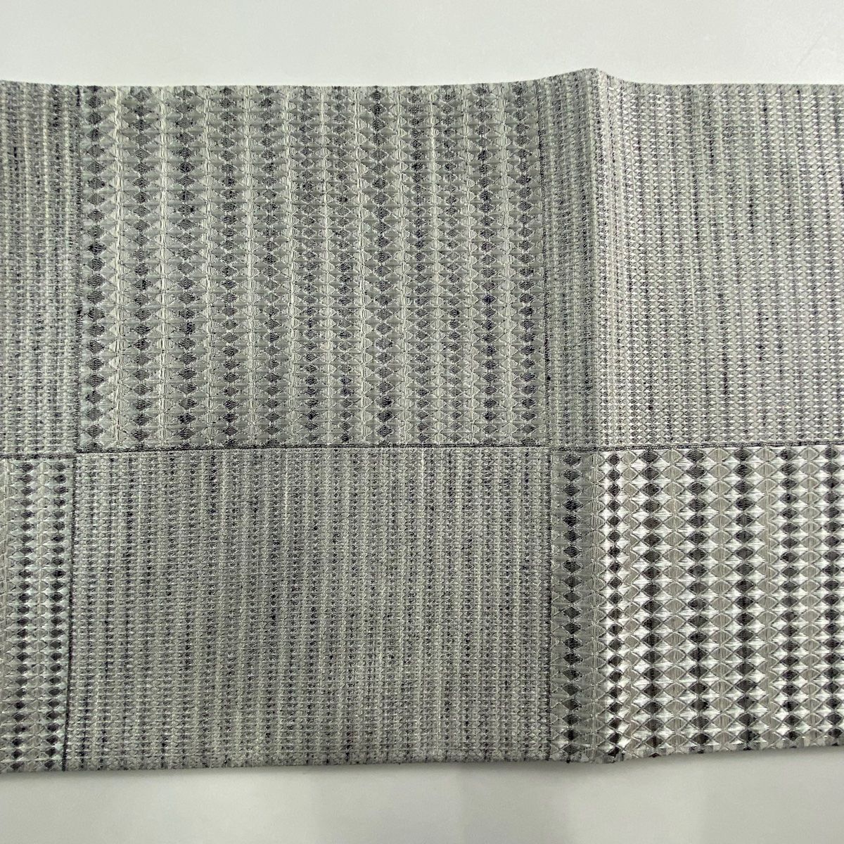 袋帯 作家物 落款有り 金銀糸 ライトグレー 変わり市松 絹 中古 kp1653 袋帯 作家物 落款有り 金銀糸 ライトグレー 変わり市松 絹 中古