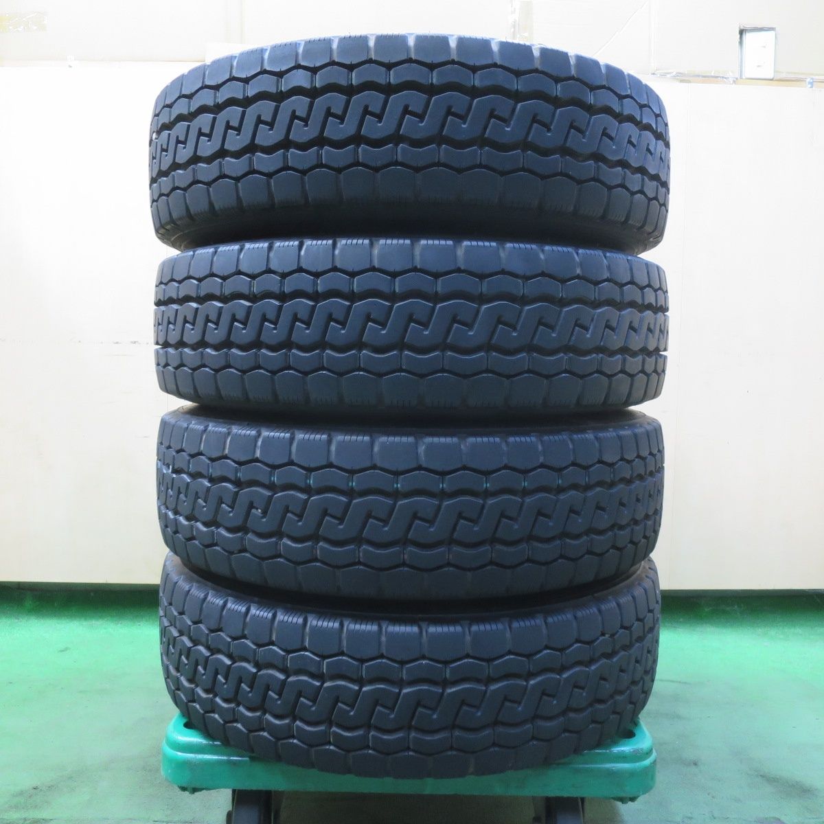 超バリ溝 9.5分以上 トラック タイヤ 205 70R16 111 109L ブリヂストン デュラビス M804 ミックス オールシーズン DURAVIS 16インチ 5092210イノタ