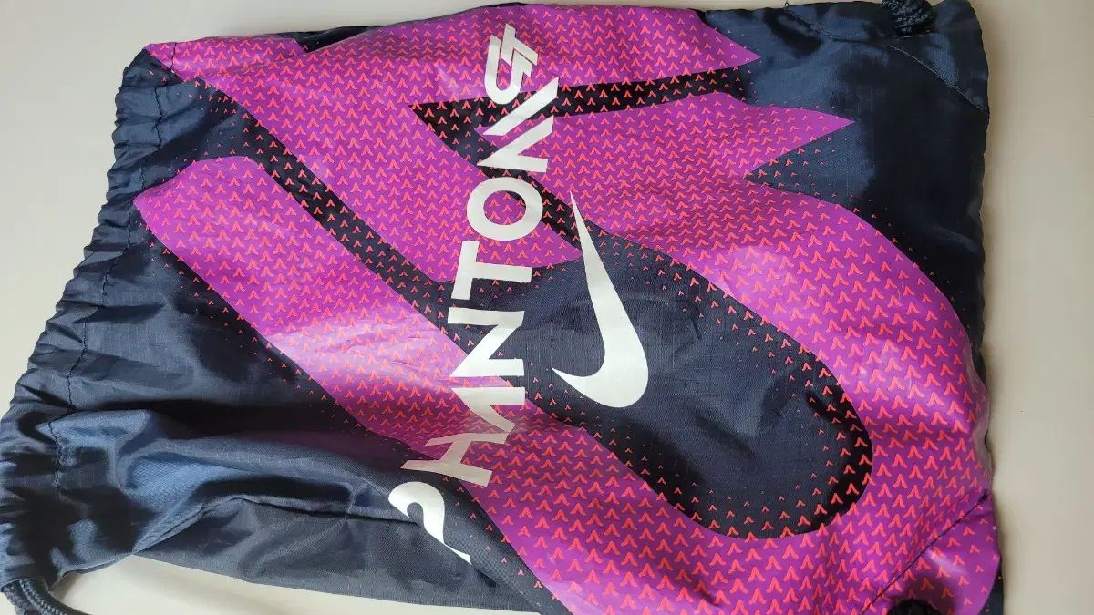 NIKE