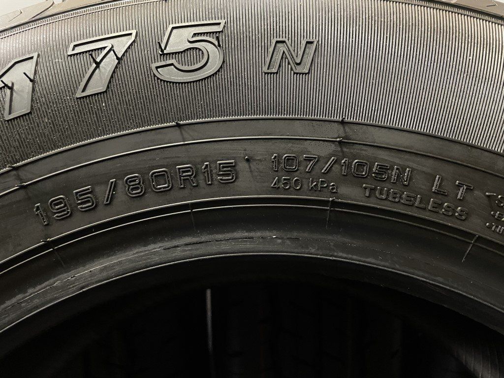 新車外し 2022年製 DUNLOP SP175N 195/80R15 107/105N LT 15インチ 夏タイヤ 4本 ハイエース キャラバン等  (JR306) - メルカリ