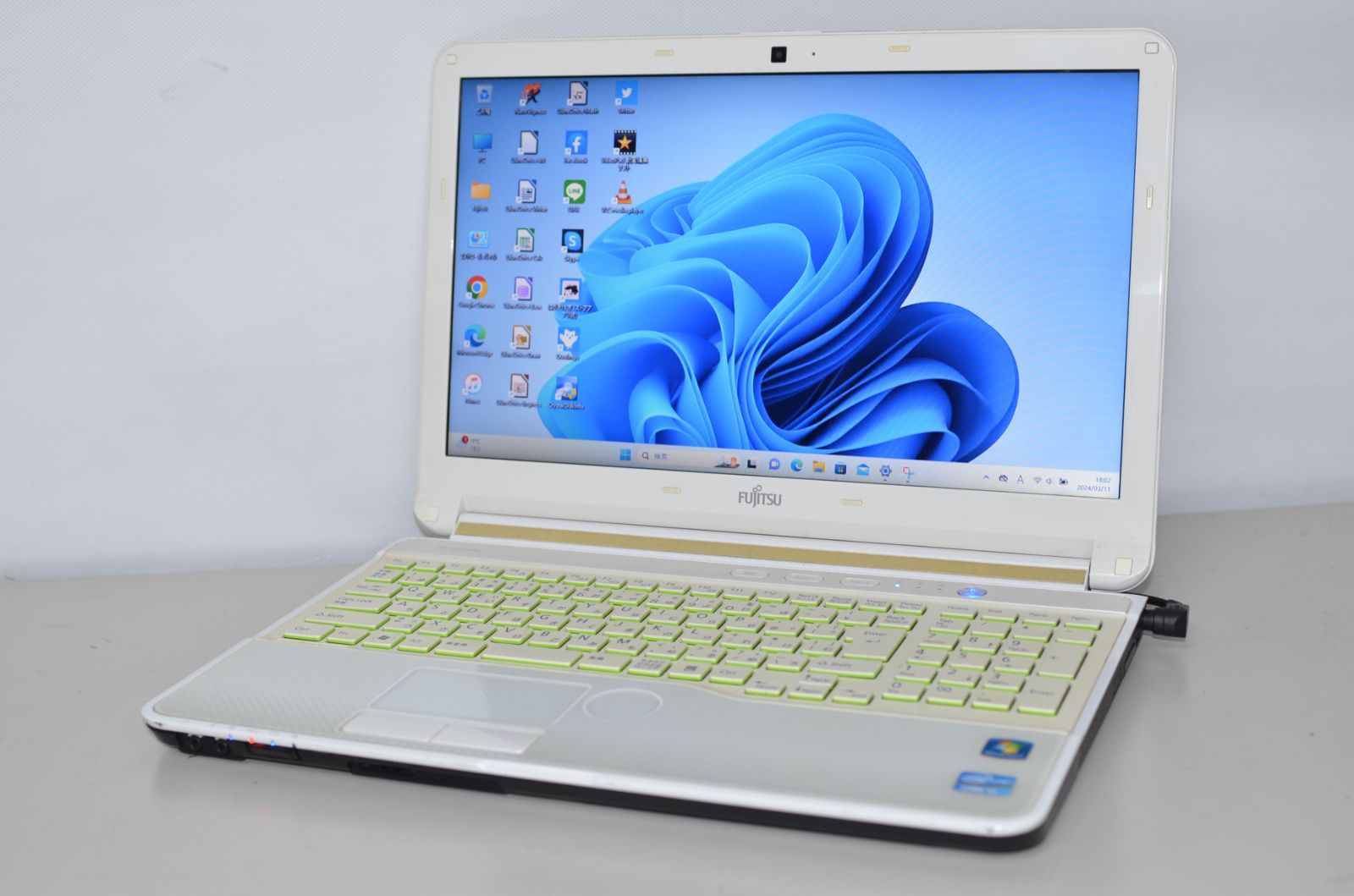 最新Windows11+office 新品爆速SSD256GB 富士通 AH54/G core i5-2450M