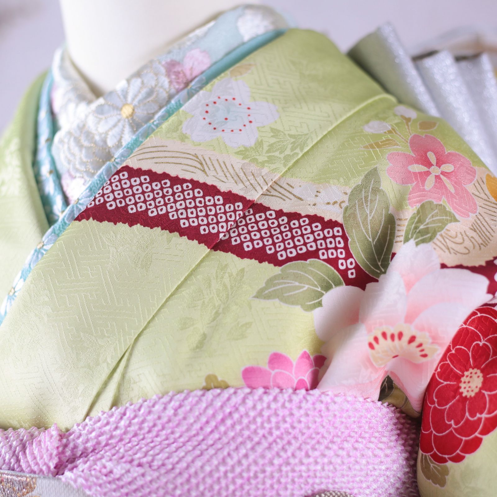 振袖セット くすみ緑 古典 美品 最高級古典柄振袖 関芳/最高級金彩刺繍友禅 緑/金 御所車柄/牡丹