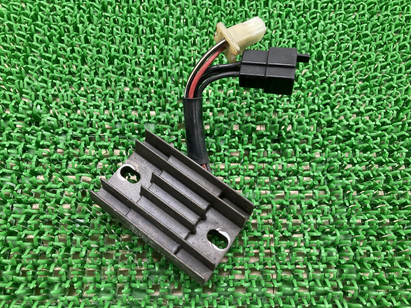 グラストラッカー レギュレター スズキ 純正 バイク 部品 NJ47A 29B