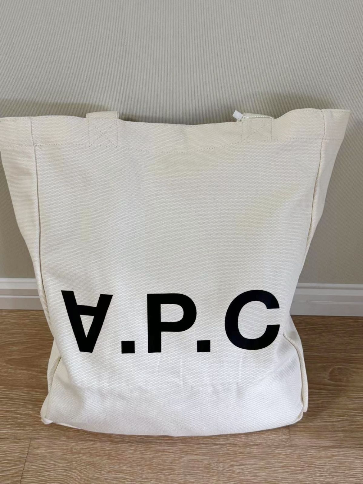 【新品未使用】A.P.C. ベージュキャンバストートバッグ A.P.C.(アーペーセー) キャンバストート(TOTE-LAURE)の通販