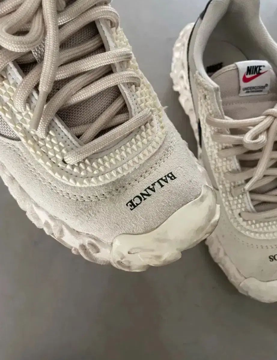 NIKE