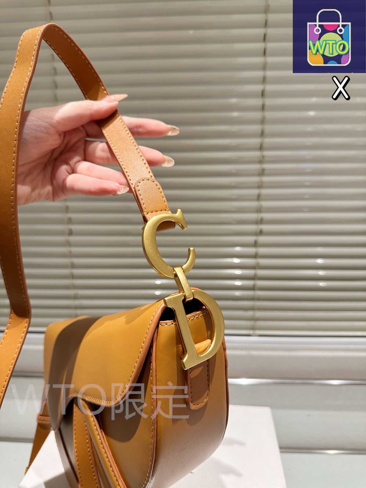 ブルースムースカフスキン フラップサドルバッグ-WTO輸入1