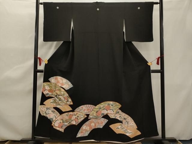 【梅】正絹　黒留袖　五つ紋　美品　縮緬　手刺繍　上質　雅　色紙重ね　作家物 梅】正絹 黒留袖 五つ紋 美品 縮緬 手刺繍 上質 雅 色紙重ね
