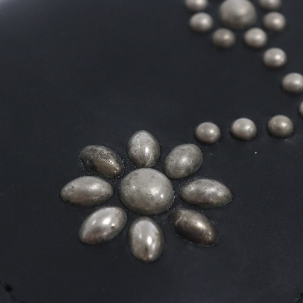 HTC (エイチティーシー) フラワー スタッズ スナップ レザー ロング