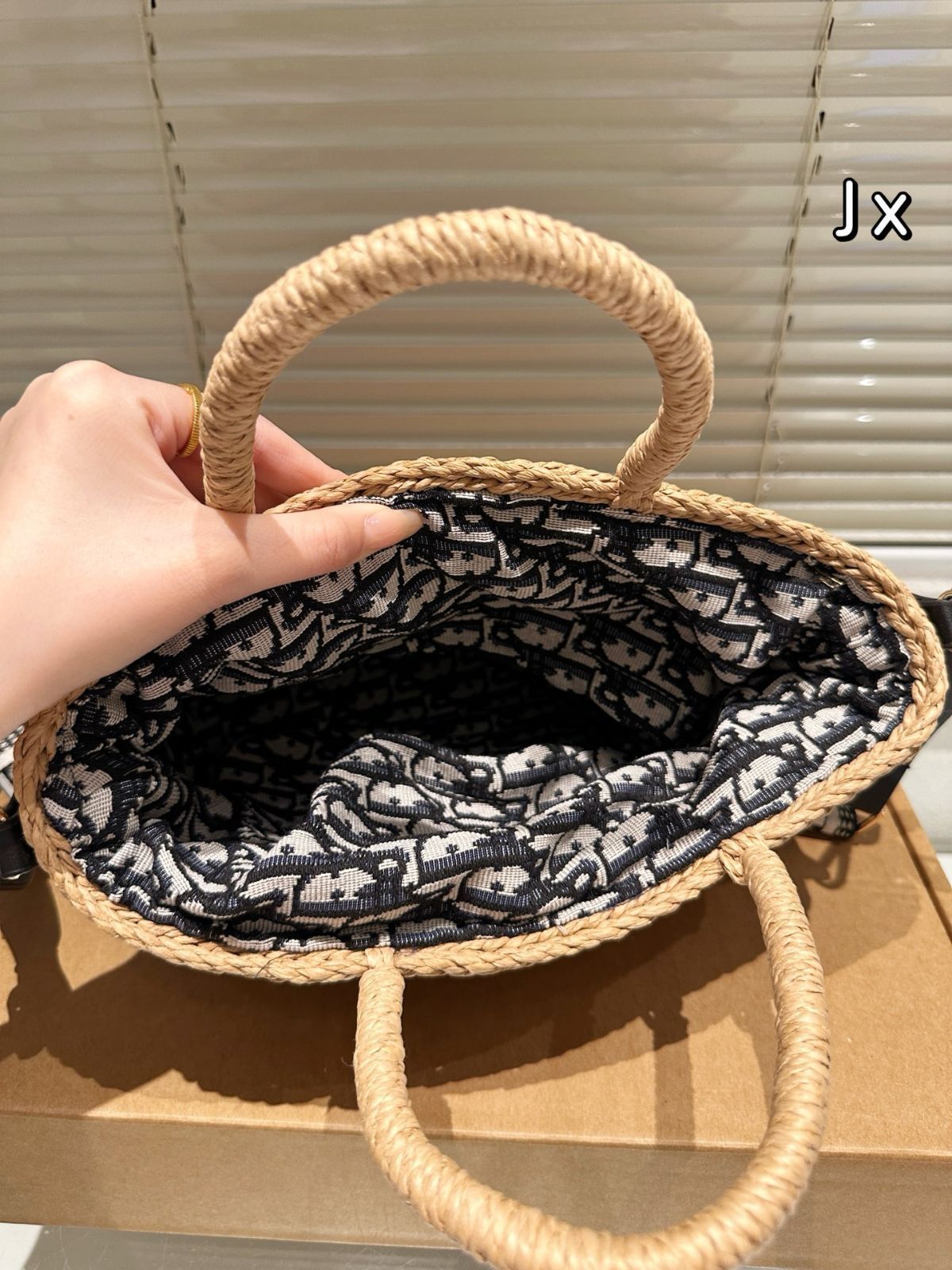 ディオール最新刺繍ストロートートバッグ ノベルティ新品未使用 k02t メル29609様専用】ディオール最新刺繍ストロートートバッグ