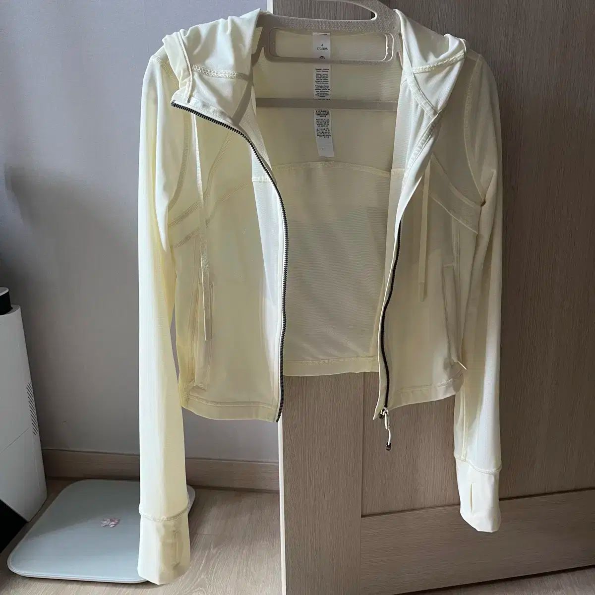 lululemon ルルレモン 定義 フード クロップド ジャケット メッシュ レモン ライトイエロー 4 サイズ WWW_OLIVIERBERNSTEIN_COM