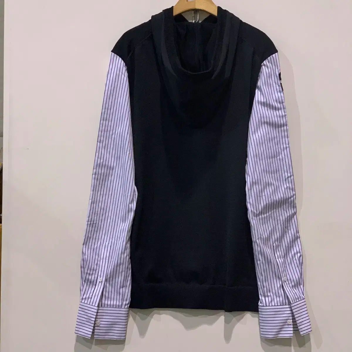 Juun.J(ジュンジェイ) レタリングニットフード付き t シャツ-限定
