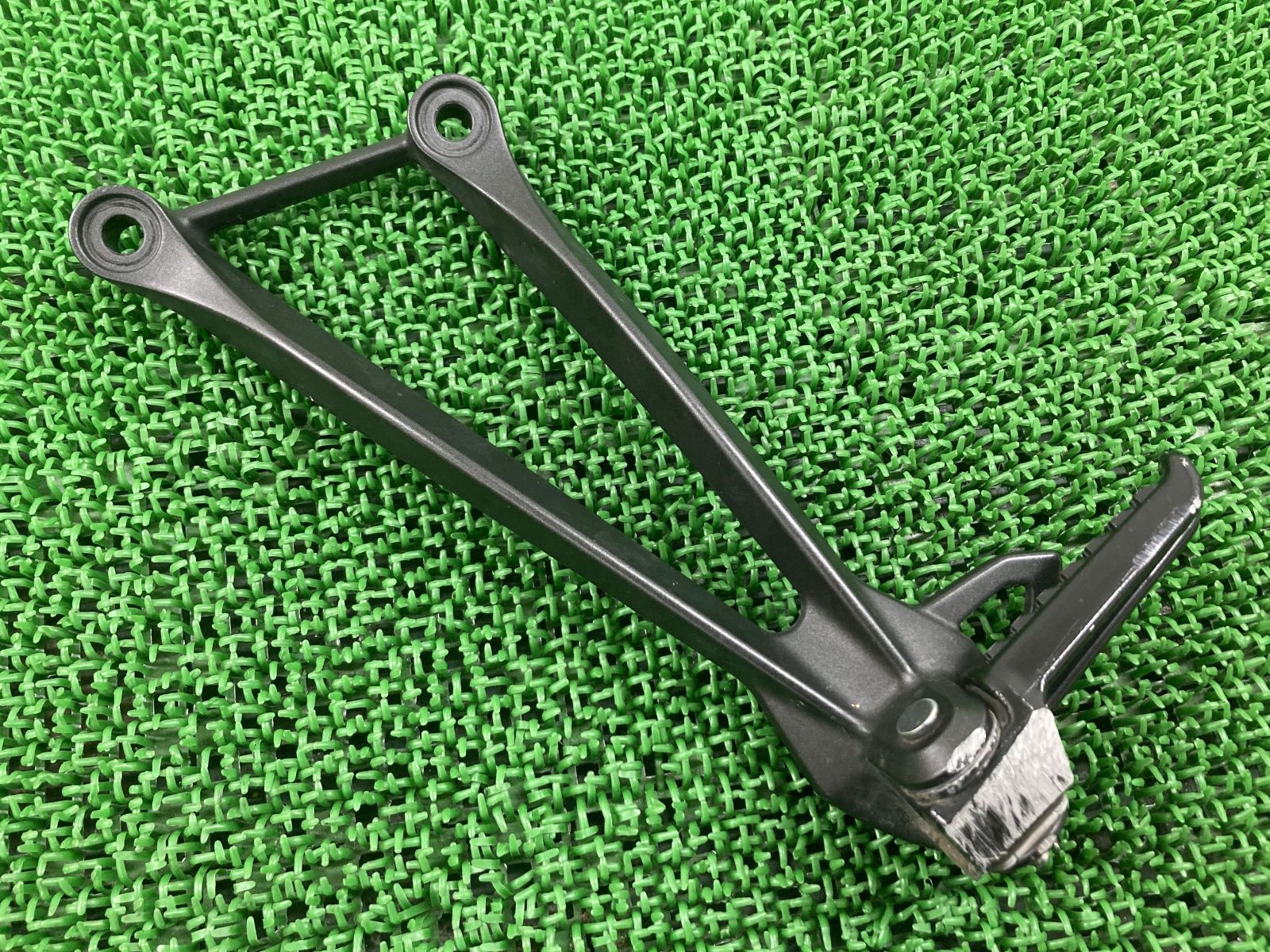 ZX-6R タンデムステップ 左 0444 ZX636G-014*** カワサキ 純正 中古 バイク 部品 2021年式外し ZX636G NINJA ペイント素材に 曲がり無し