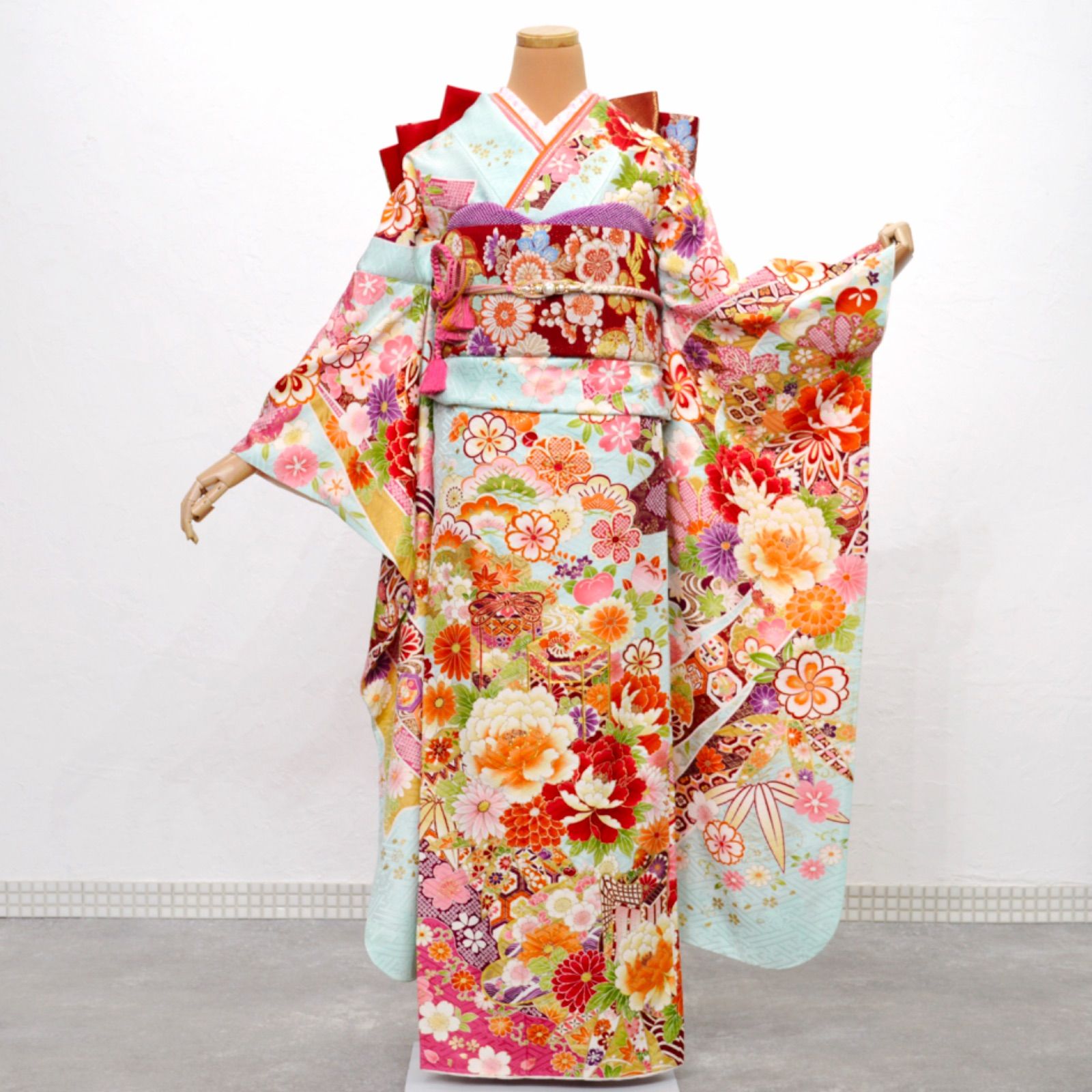 美品》正絹 振袖フルセット M〜LLサイズ 成人式 金駒刺繍 水色地 古典