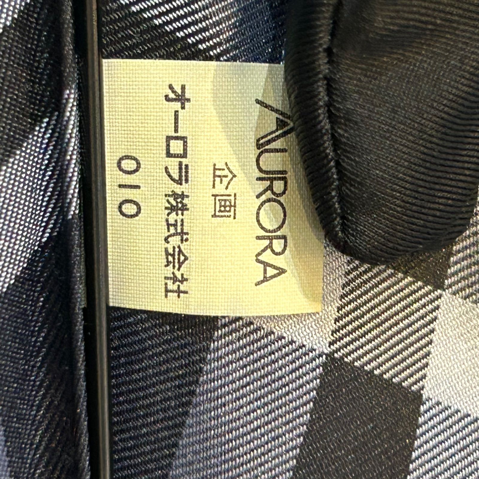 ネイビーチェック柄