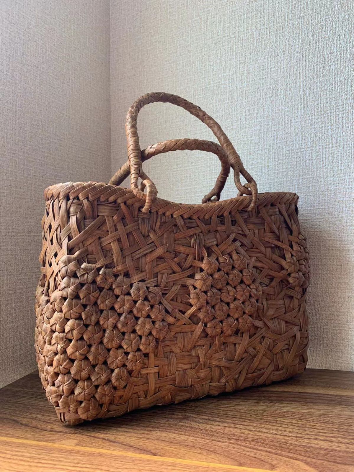 山葡萄　山葡萄かごバッグ　手作り　山葡萄籠バッグ　乱れ編み、花編み　内布あり 山葡萄 山葡萄籠バッグ 手作り 山葡萄かごバッグ 内布あり 乱れ