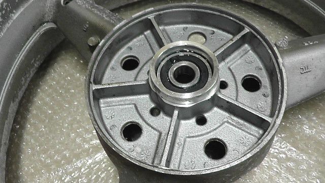 GSR250F LC6GJ55D001108xxx の リアホイール タイヤ 1758254110