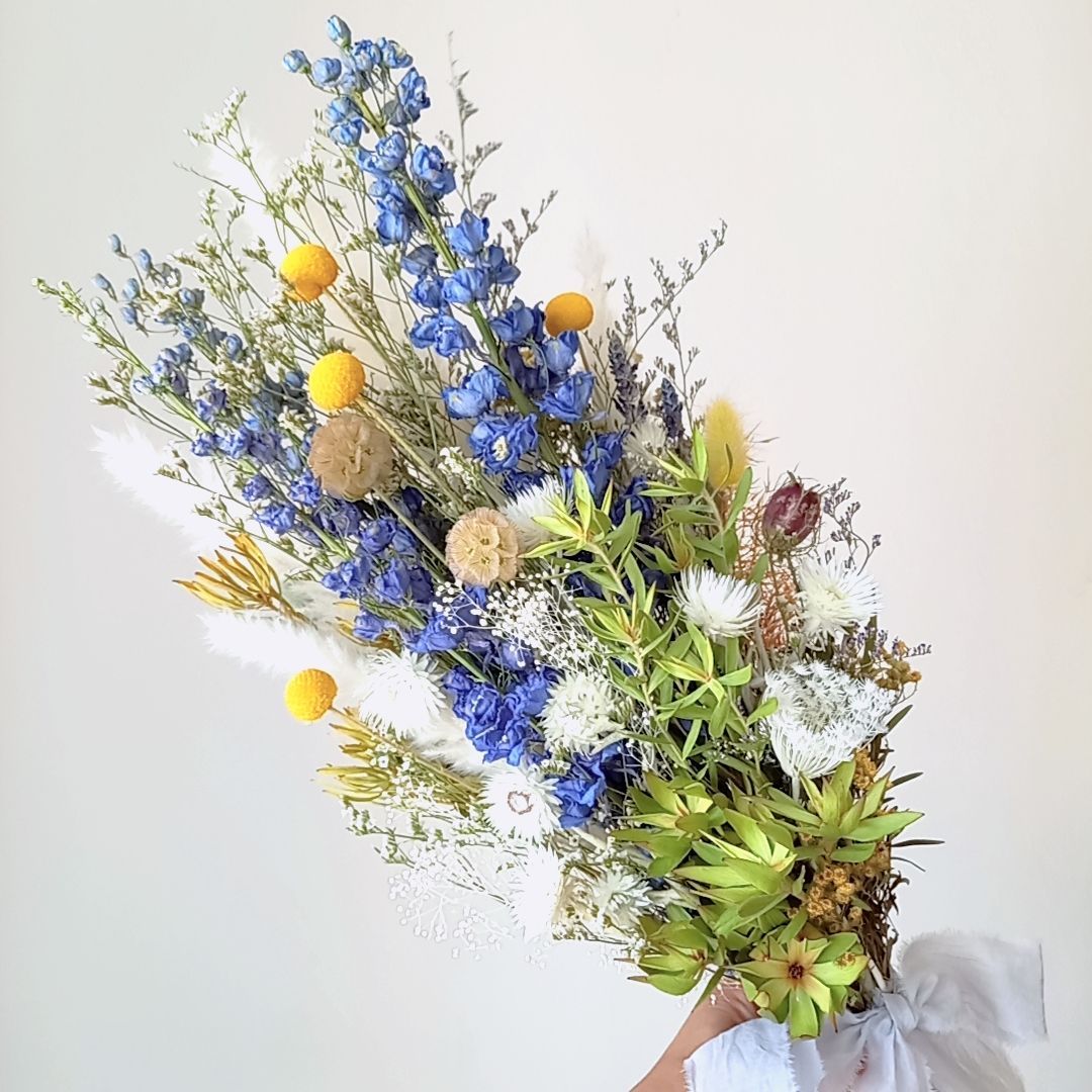 赤い実 Akira Kusaka シカと植物のアート作品 Polka-dots 2024 H24.5