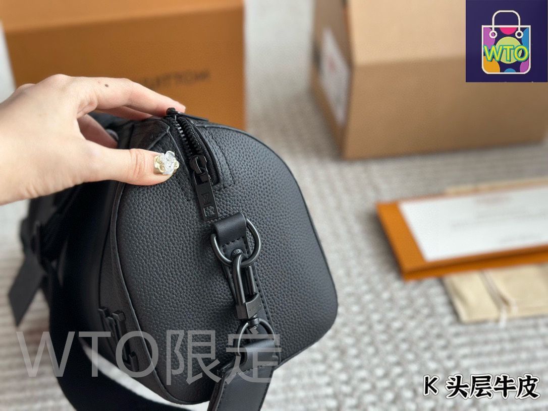 今日特価】Louis Vuitton Men's CityKeepall Pillow Bag メンズ