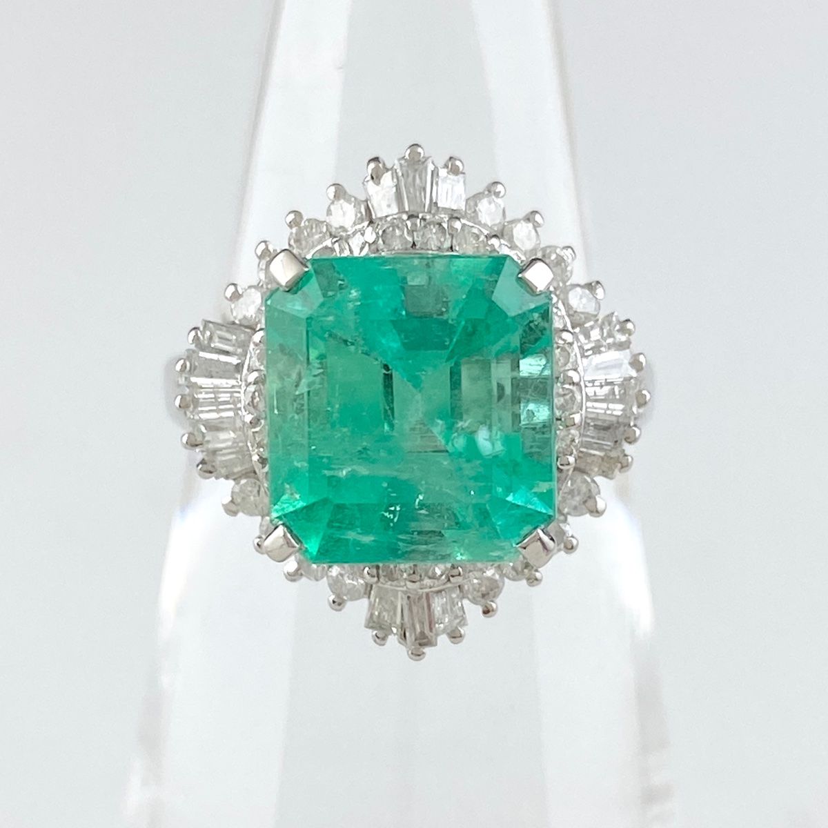 エメラルド デザインリング プラチナ 指輪 メレダイヤ リング 11号  