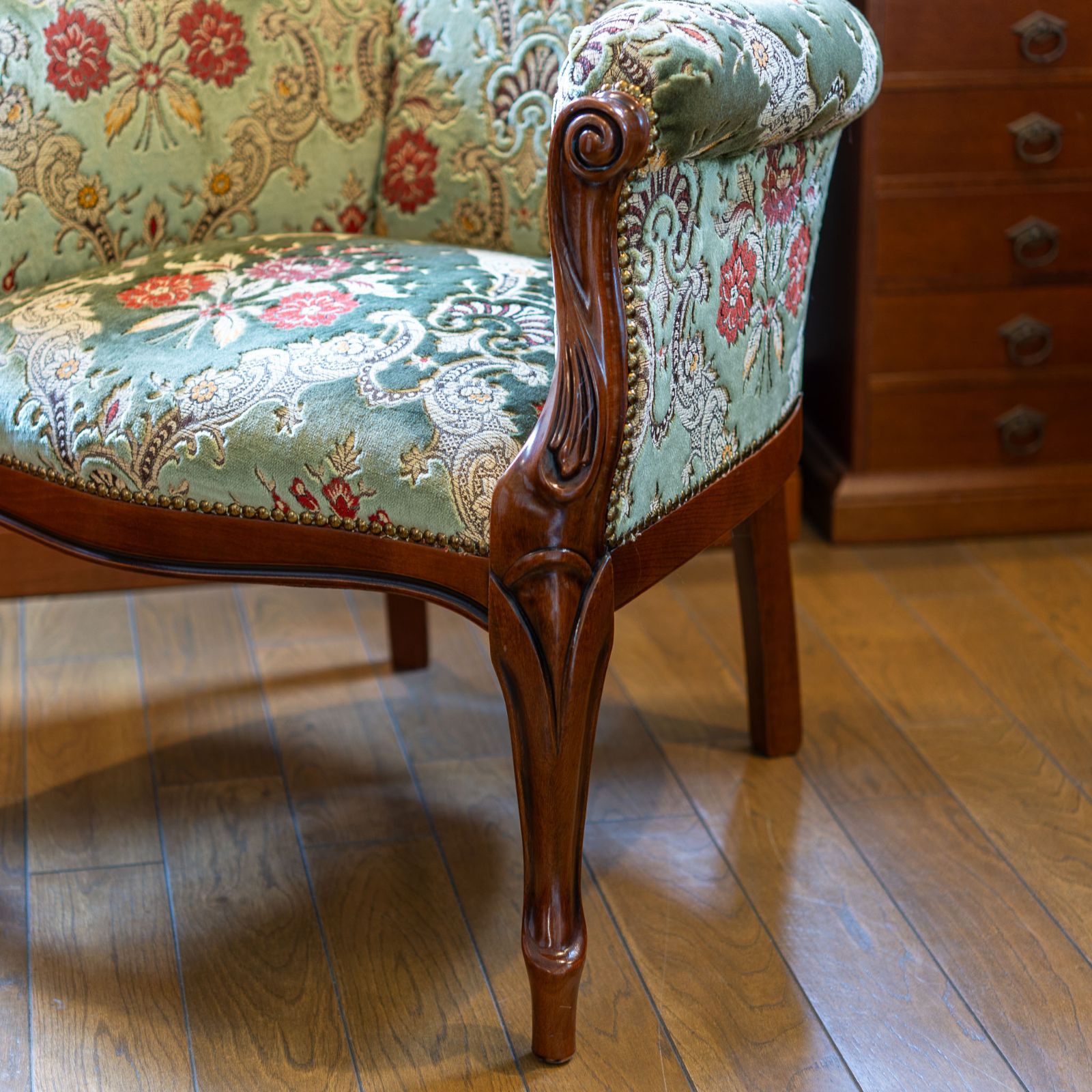 アームチェアー