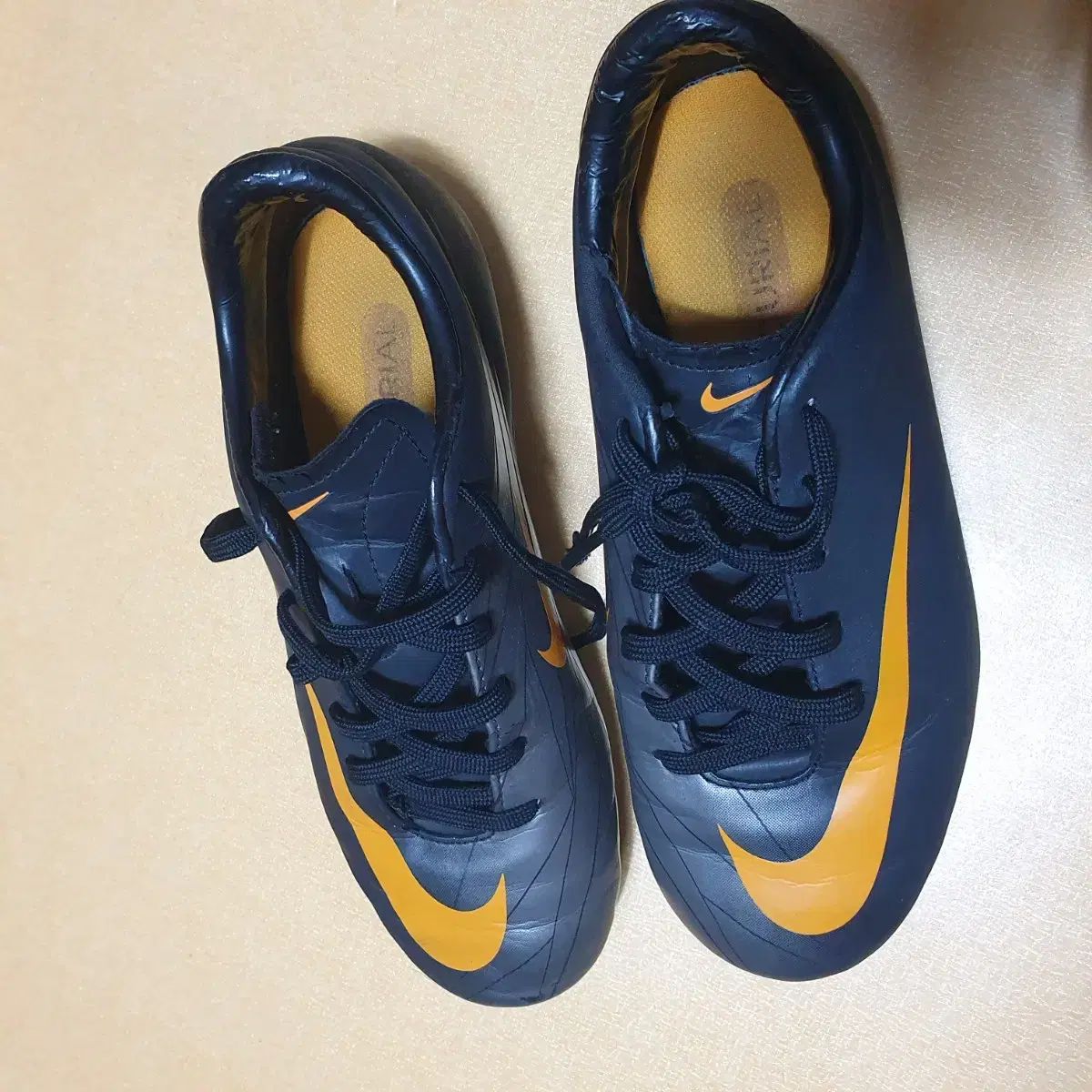 NIKE