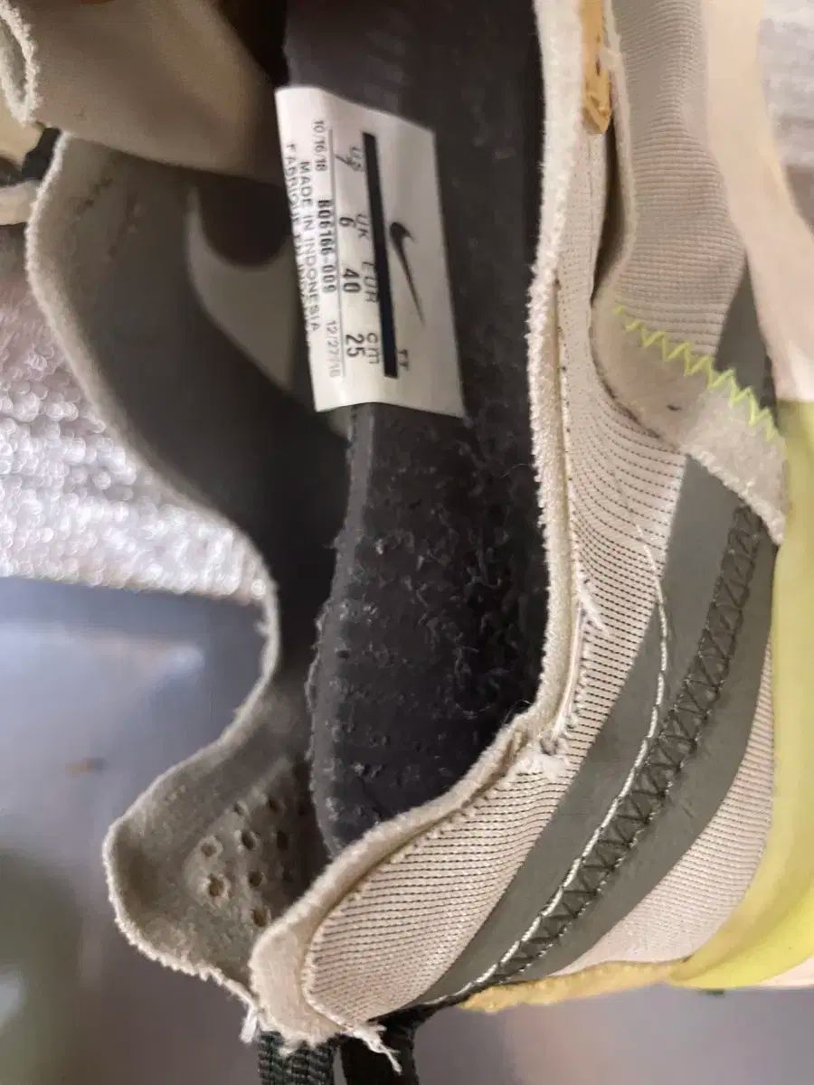 ナイキ リアクト スニーカー グレー 黄色 OLIVEOS_COM_TR