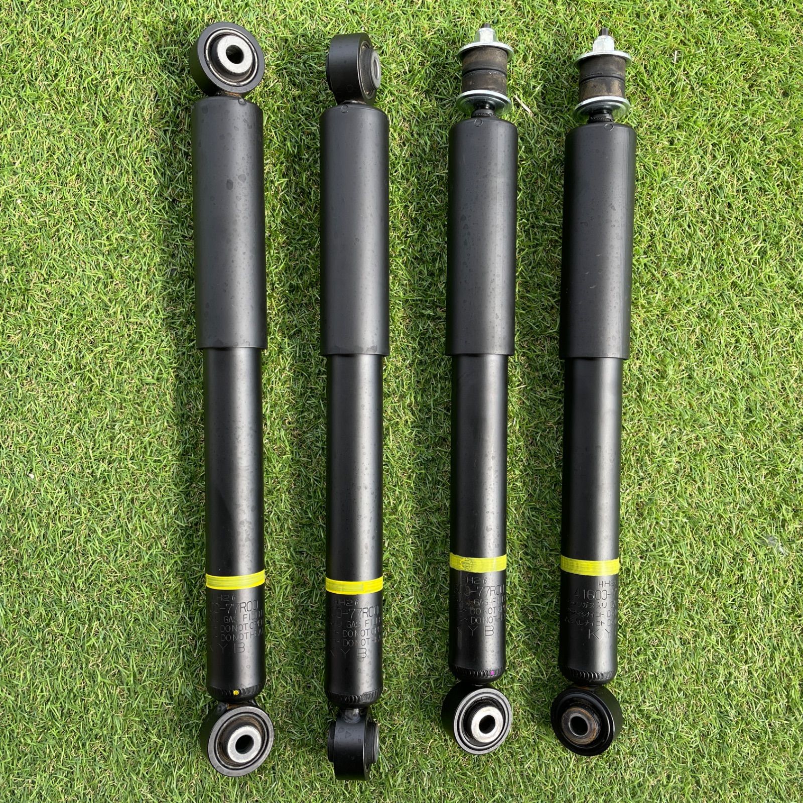 美 品 SUZUKI スズキ JB64 ジムニー純正ショック カヤバ製 新車外し ４型 一台分