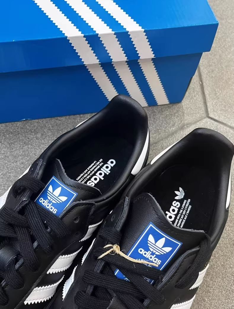 メンズサイズ adidasスニーカー