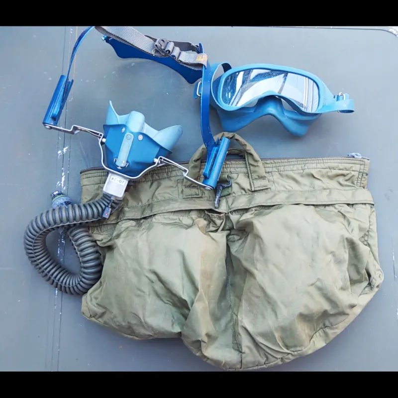 【米軍実物】ヘルメットバックu0026酸素マスク