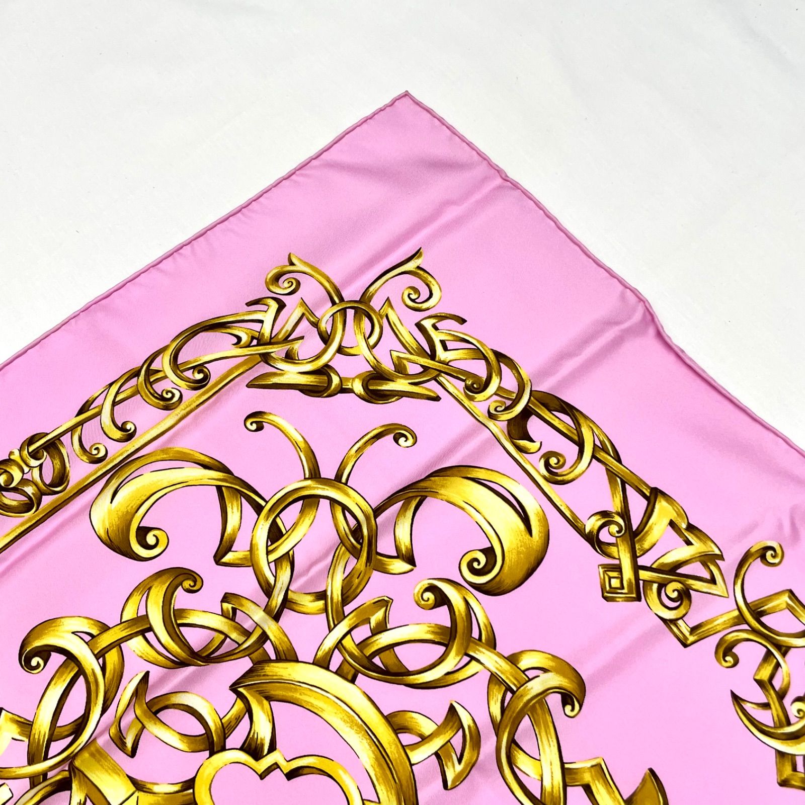VERSACE スカーフ 大判 シルク ピンク ゴールド ヴェルサーチ