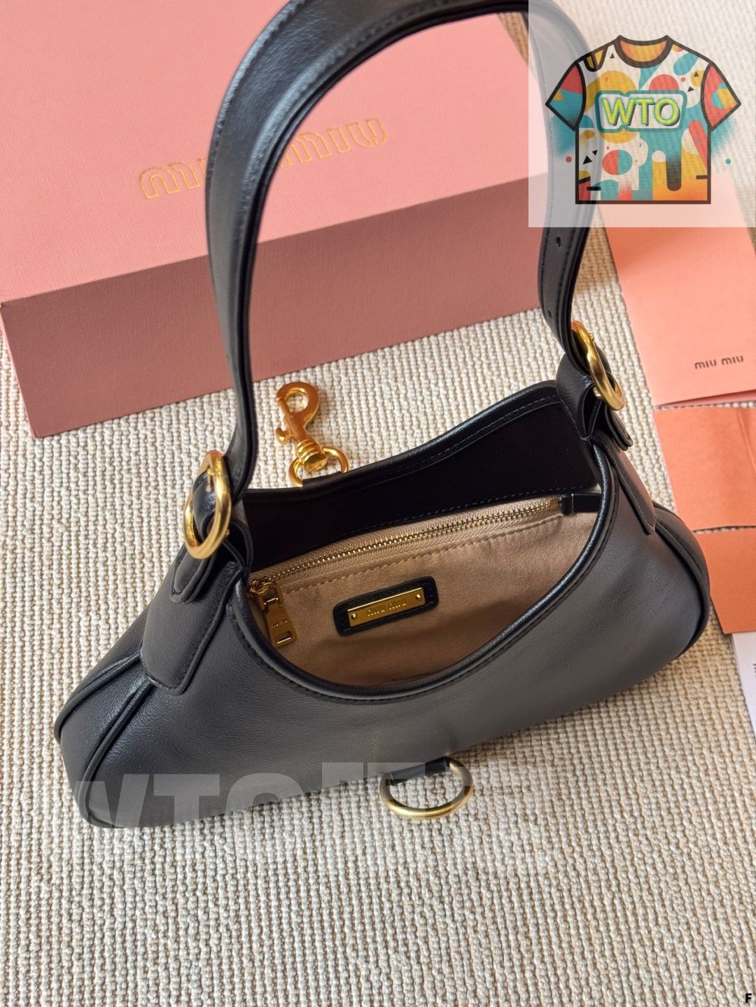 今日WTO】Miu Miu ミュウミュウ 新作アンダーアーバッグ レトロ