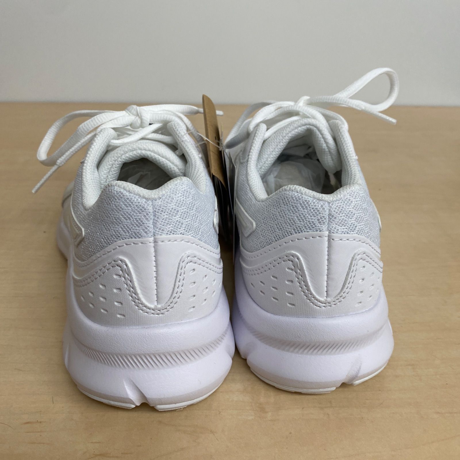 タグ付き 未使用 asics ホワイト スニーカー 靴 K94 - メルカリ